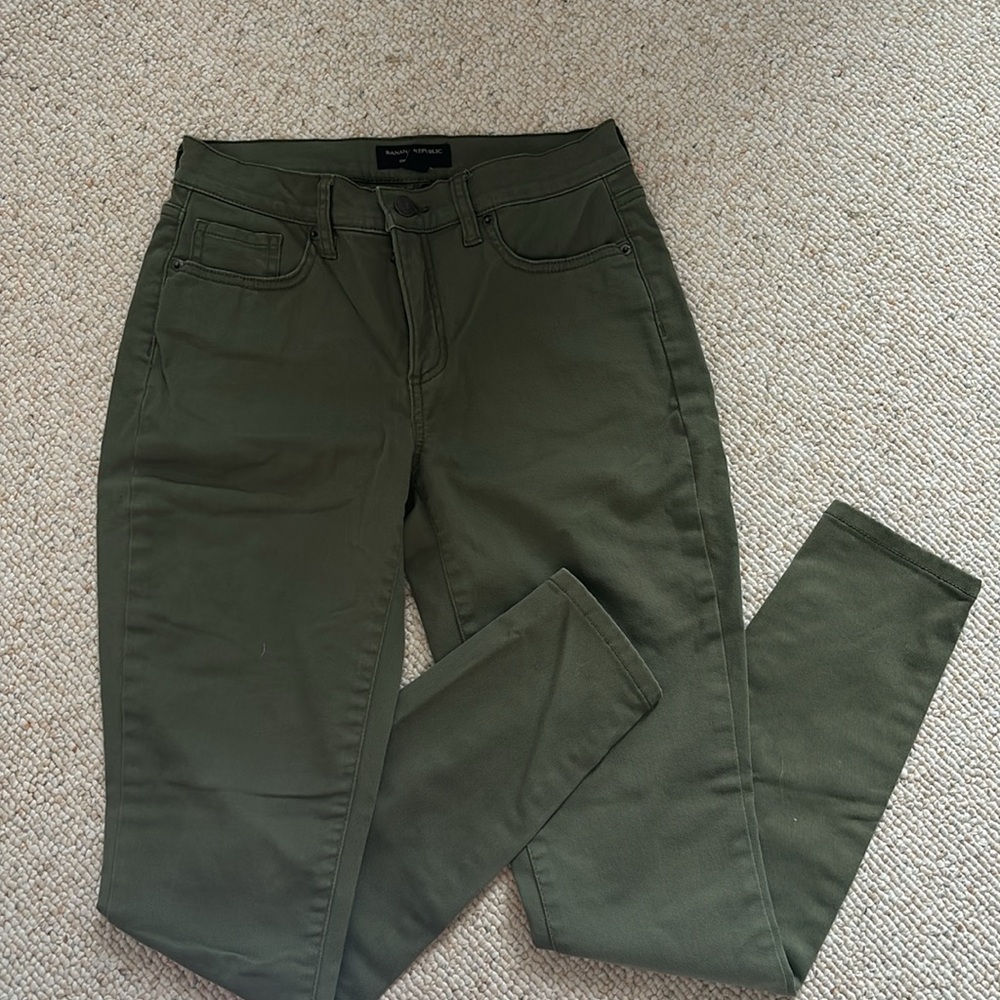 Banana Republic, curvy skinny green jeans size 26/2